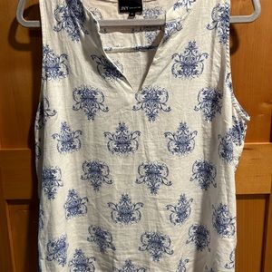 Jones New York 100% Cotton Sleeveless Blouse,  White w Blue “Chandelier” Print.